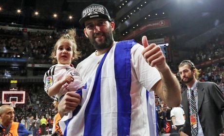 Το νέο λουκ του Μάκη Ψωμιάδη – Αδυνατισμένος και με μακρύ μαλλί [εικόνες] | iefimerida.gr 1