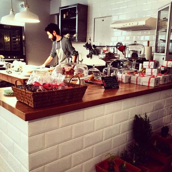 Ντεμοντέ: Μαμαδίστικες λιχουδιές στο Κολωνάκι -Το μαγαζί που θυμίζει σαλόνι πατρικού [εικόνες] | iefimerida.gr 0