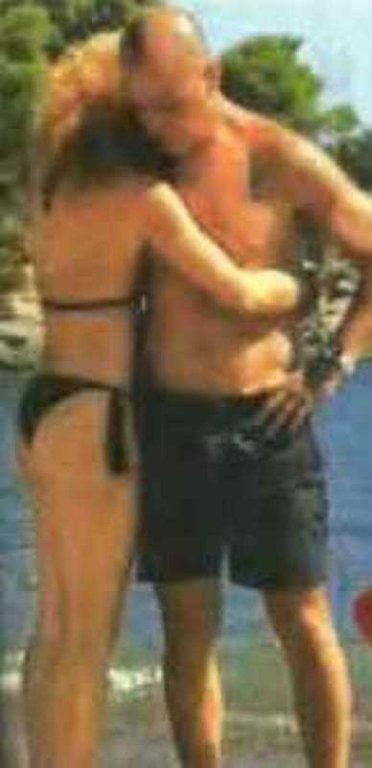 Νέος έρωτας για την Εβελίνα Παπούλια -Ο επιχειρηματίας σύντροφός της [εικόνες] | iefimerida.gr 1