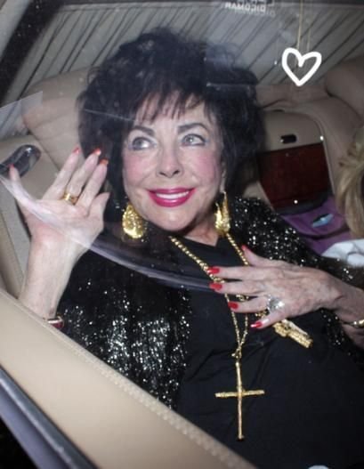 Μέσα στο σπίτι της Ελίζαμπεθ Τέιλορ: Δεκάδες γόβες Chanel, κοσμήματα, καλλυντικά [εικόνες]  | iefimerida.gr 7