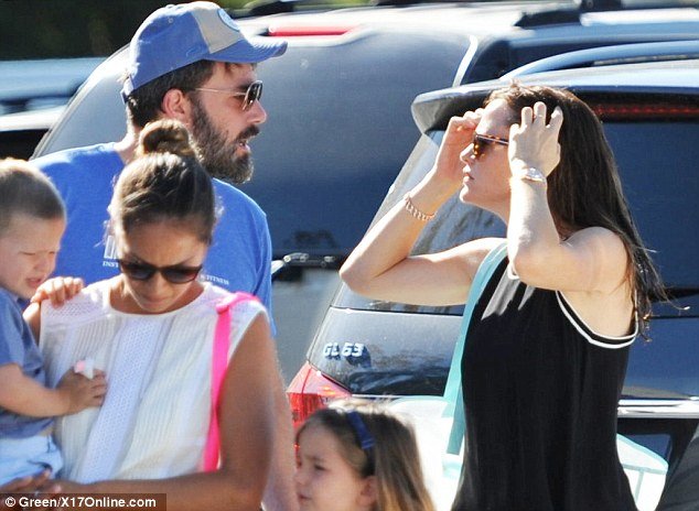 Μπεν Αφλεκ: Η νέα όμορφη νταντά και τα νεύρα της Τζένιφερ Γκάρνερ [εικόνες]  | iefimerida.gr 2