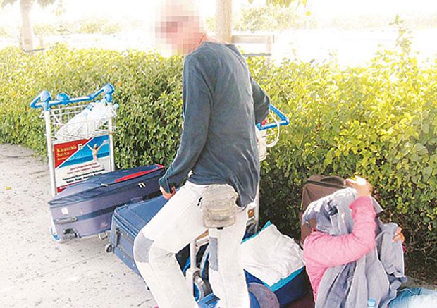 Γερμανίδες, μάνα και κόρη, έκαναν σπίτι τους το αεροδρόμιο της Λάρνακας -Ζουν εκεί τον τελευταίο χρόνο | iefimerida.gr 0