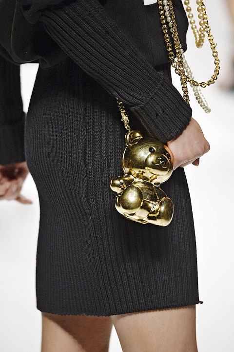 Φθηνά αντικείμενα μετατρέπονται σε πανάκριβες τσάντες - Πινακίδες, αρκουδάκια και αναψυκτικά [εικόνες] | iefimerida.gr 8