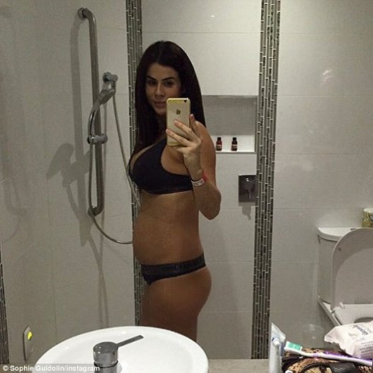 Γυμνάστρια δείχνει το σώμα της μετά την εγκυμοσύνη  [εικόνες] | iefimerida.gr 0