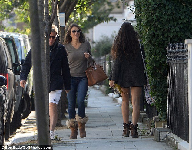 Χιού Γκραντ: Καμακώνει καλλονή μπροστά στα έκπληκτα μάτια της Ελίζαμπεθ Χάρλεϊ [εικόνες]  | iefimerida.gr 1