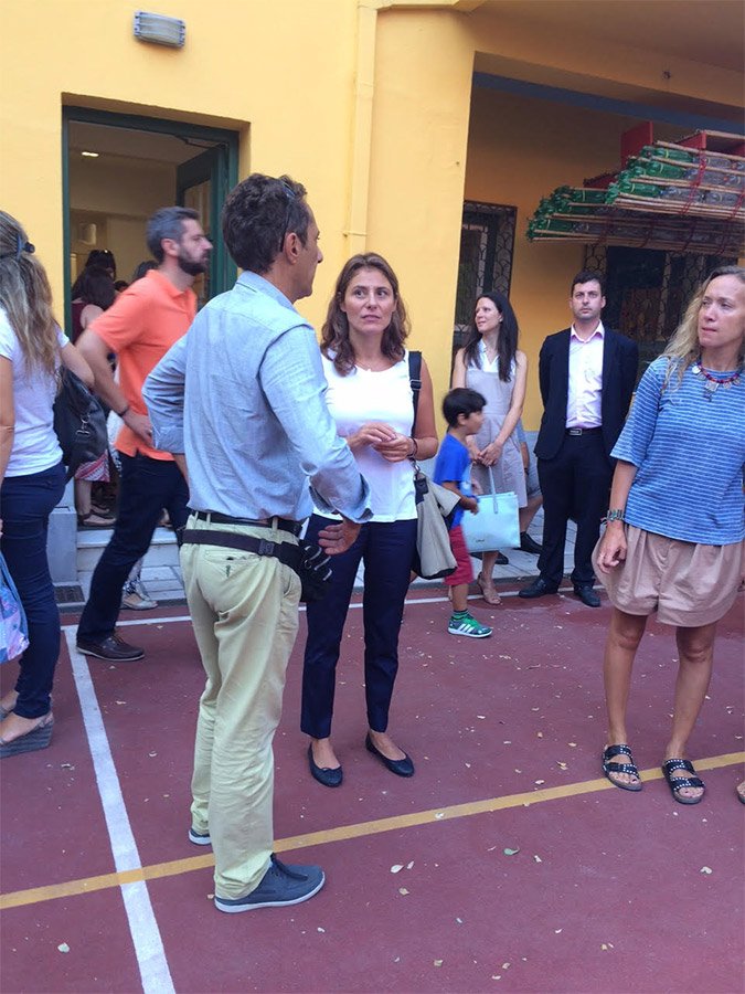 Πρώτη μέρα στο σχολείο: Η Περιστέρα πήγε τον Τσίπρα junior στη Σχολή Χιλλ στην Πλάκα [εικόνες] | iefimerida.gr 3