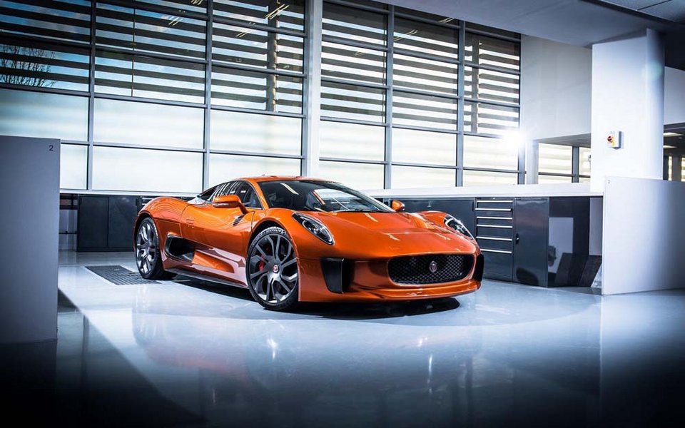 Δείτε την εντυπωσιακή Jaguar και τα καινούργια Land Rover της νέας ταινίας του James Bond Spectre | iefimerida.gr 8