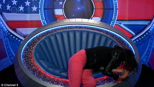 Πανικός στο Celebrity Big Brother -H Τζάνις Ντίκινσον κατέρρευσε μετά από τσίμπημα εντόμου [εικόνες & βίντεο] | iefimerida.gr 1