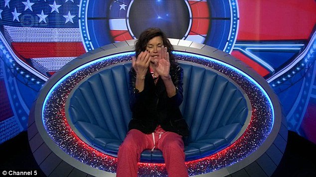 Πανικός στο Celebrity Big Brother -H Τζάνις Ντίκινσον κατέρρευσε μετά από τσίμπημα εντόμου [εικόνες & βίντεο] | iefimerida.gr 0