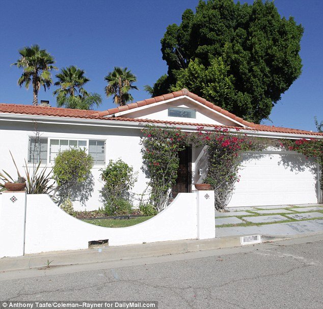 Γιατί αυτοκτόνησε η 28χρονη σύντροφος του Τζιμ Κάρεϊ [εικόνες] | iefimerida.gr 0