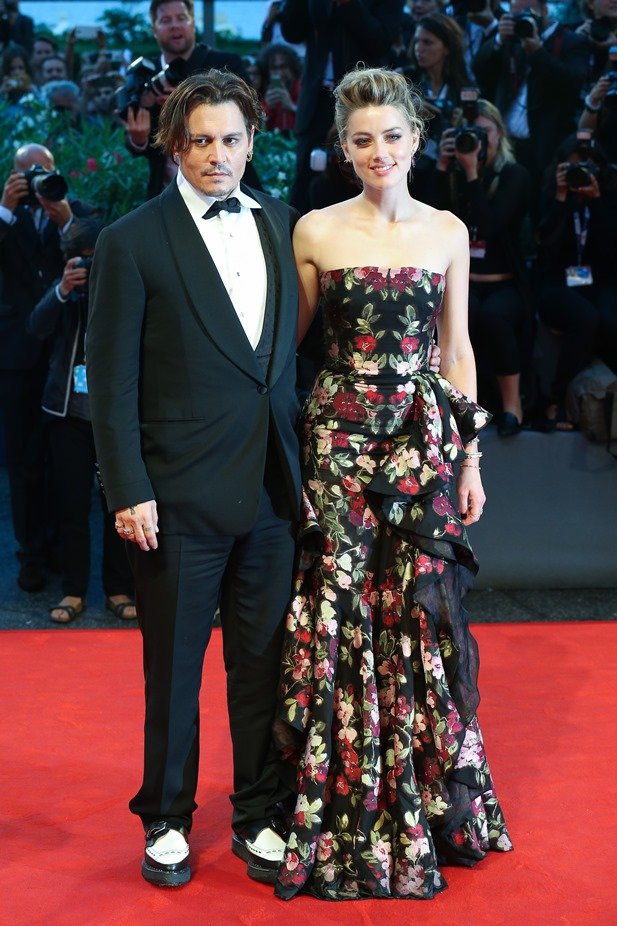 Κάτι τρέχει με τον Τζόνι Ντεπ -Πήγε σε γνωστό φεστιβάλ με χρυσά δόντια [εικόνες] | iefimerida.gr 0