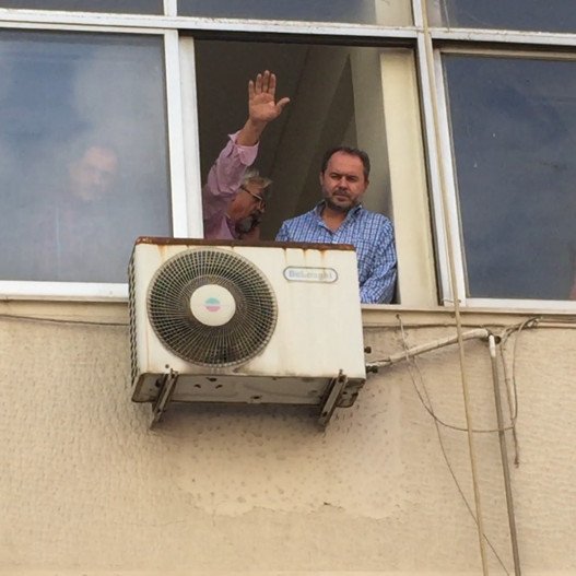 Ο Φωτόπουλος της ΓΕΝΟΠ φωτογραφίζεται με τον Καλφαγιάννη της ΠΟΣΠΕΡΤ στο ΑΤ Κυψέλης [εικόνα] | iefimerida.gr 0