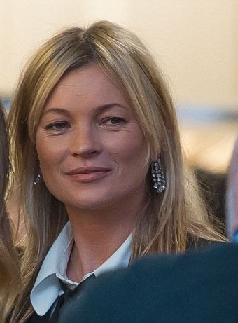 Κέιτ Μος: Πώς το τσιγάρο, τα ξενύχτια και ο ήλιος «έσπασαν» το πρόσωπό της - Καρέ καρέ οι αλλαγές [εικόνες] | iefimerida.gr 0