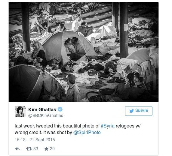 Το φιλί των προσφύγων -Η σκηνή που συγκλόνισε τα social media του πλανήτη [εικόνες] | iefimerida.gr 1