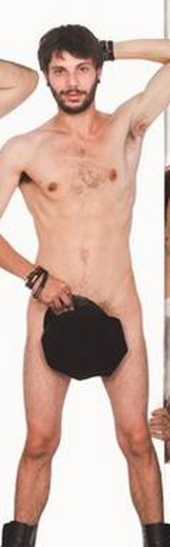 Ο Μανωλάκης από το «Καφέ της Χαράς» μεγάλωσε και βγαίνει τσίτσιδος στο θεατρικό σανίδι [εικόνες] | iefimerida.gr 1