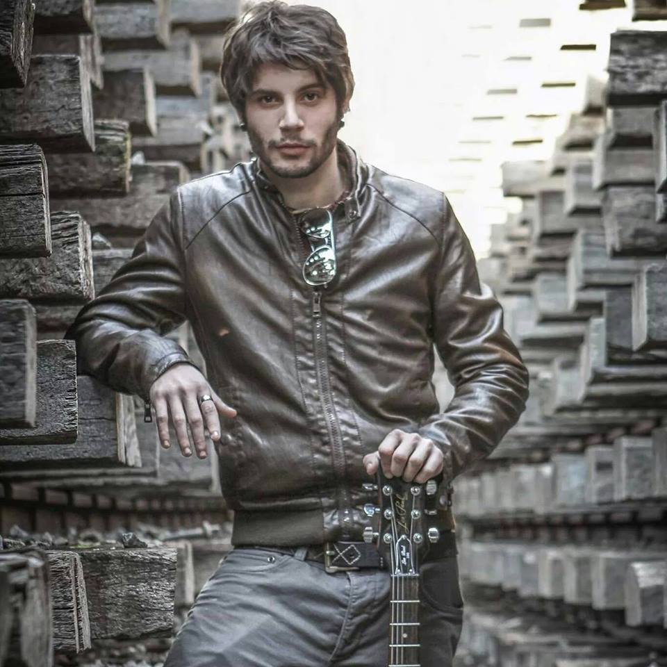 Ο Μανωλάκης από το «Καφέ της Χαράς» μεγάλωσε και βγαίνει τσίτσιδος στο θεατρικό σανίδι [εικόνες] | iefimerida.gr 2