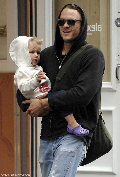 Η κόρη του Χιθ Λέτζερ σε μία από τις σπάνιες εμφανίσεις της [εικόνες] | iefimerida.gr 2