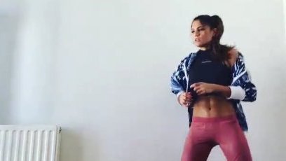 Μαίρη Συνατσάκη: Οι κοιλιακοί της θα σας αφήσουν με το στόμα ανοιχτό [εικόνες]  | iefimerida.gr 0