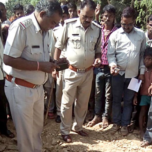 Φρικτός θάνατος: Ασφαλτόστρωσαν δρόμο πάνω από μεθυσμένο στην Ινδία [εικόνες&βίντεο]   | iefimerida.gr 0