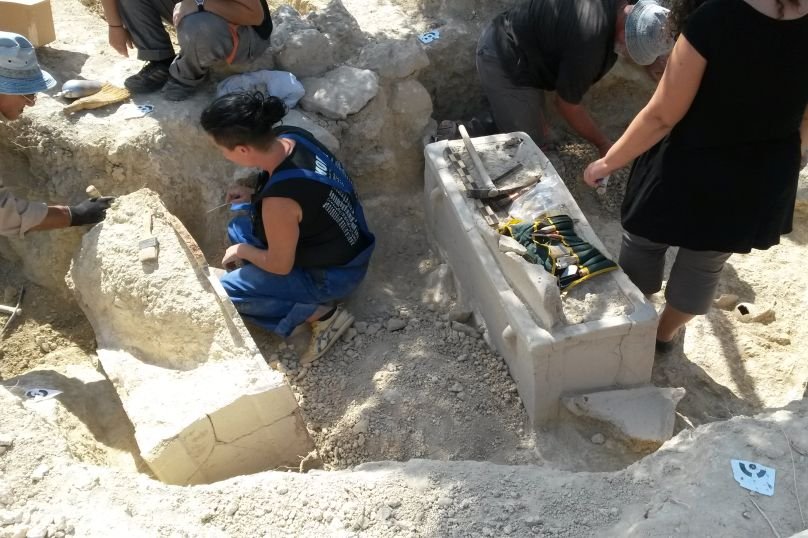 Στο φως εντυπωσιακός λαξευτός μινωικός τάφος στην Κρήτη [εικόνες] | iefimerida.gr 1