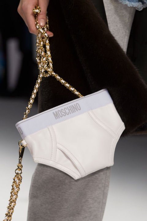 Φθηνά αντικείμενα μετατρέπονται σε πανάκριβες τσάντες - Πινακίδες, αρκουδάκια και αναψυκτικά [εικόνες] | iefimerida.gr 12