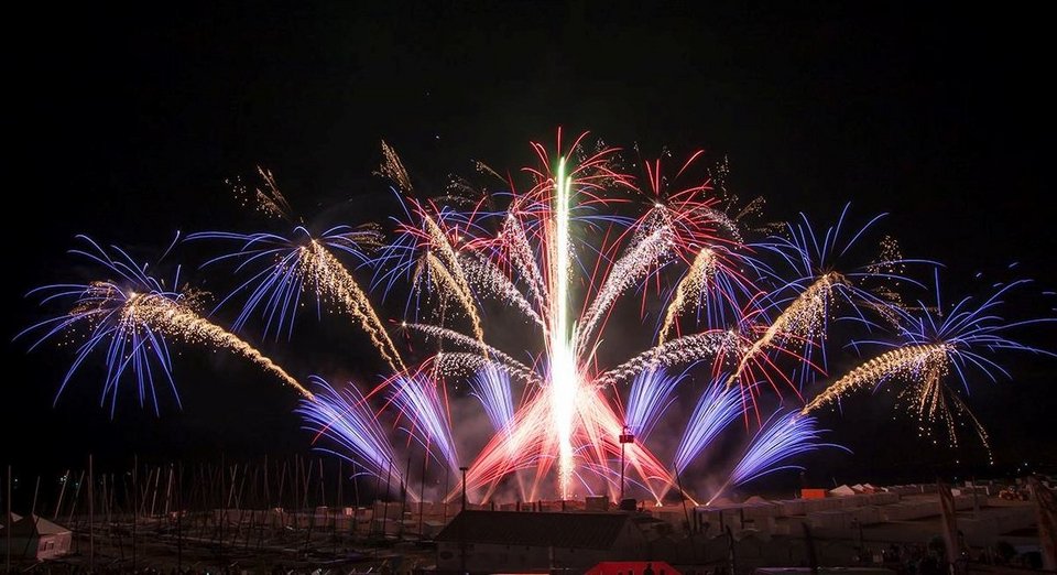 Οι Έλληνες που φτιάχνουν τα καλύτερα πυροτεχνήματα στον κόσμο [εικόνες & βίντεο] | iefimerida.gr 1