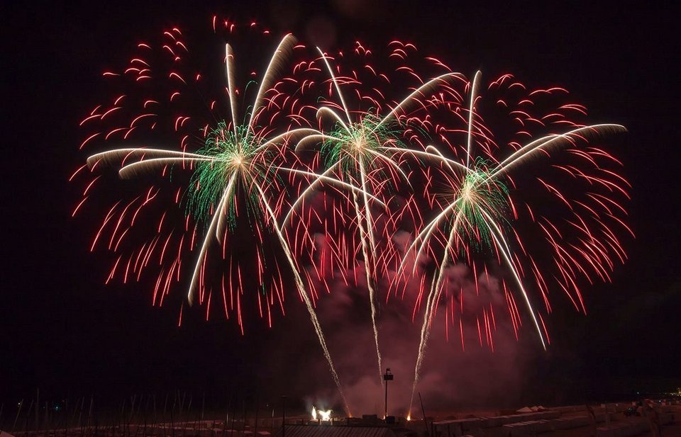 Οι Έλληνες που φτιάχνουν τα καλύτερα πυροτεχνήματα στον κόσμο [εικόνες & βίντεο] | iefimerida.gr 3