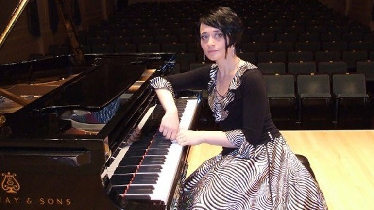 Πιανίστρια βρέθηκε άγρια δολοφονημένη στο σπίτι της [εικόνες] | iefimerida.gr 0