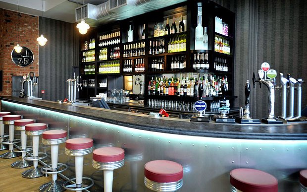 Αγγλία: Ηπιε ποτό με υγρό άζωτο και της αφαίρεσαν το στομάχι [εικόνες] | iefimerida.gr 2