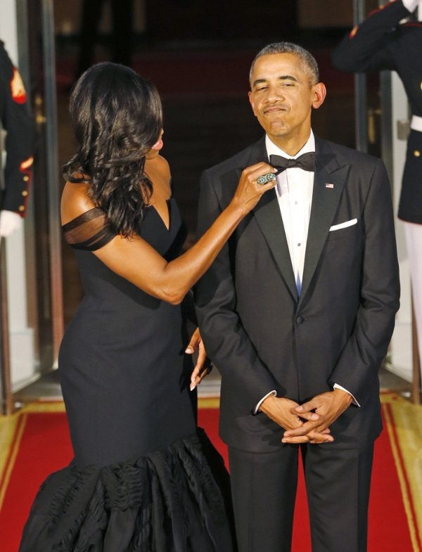 Εκθαμβωτική η Μισέλ Ομπάμα -Με εντυπωσιακή μαύρη τουαλέτα Vera Wang [εικόνες] | iefimerida.gr 1