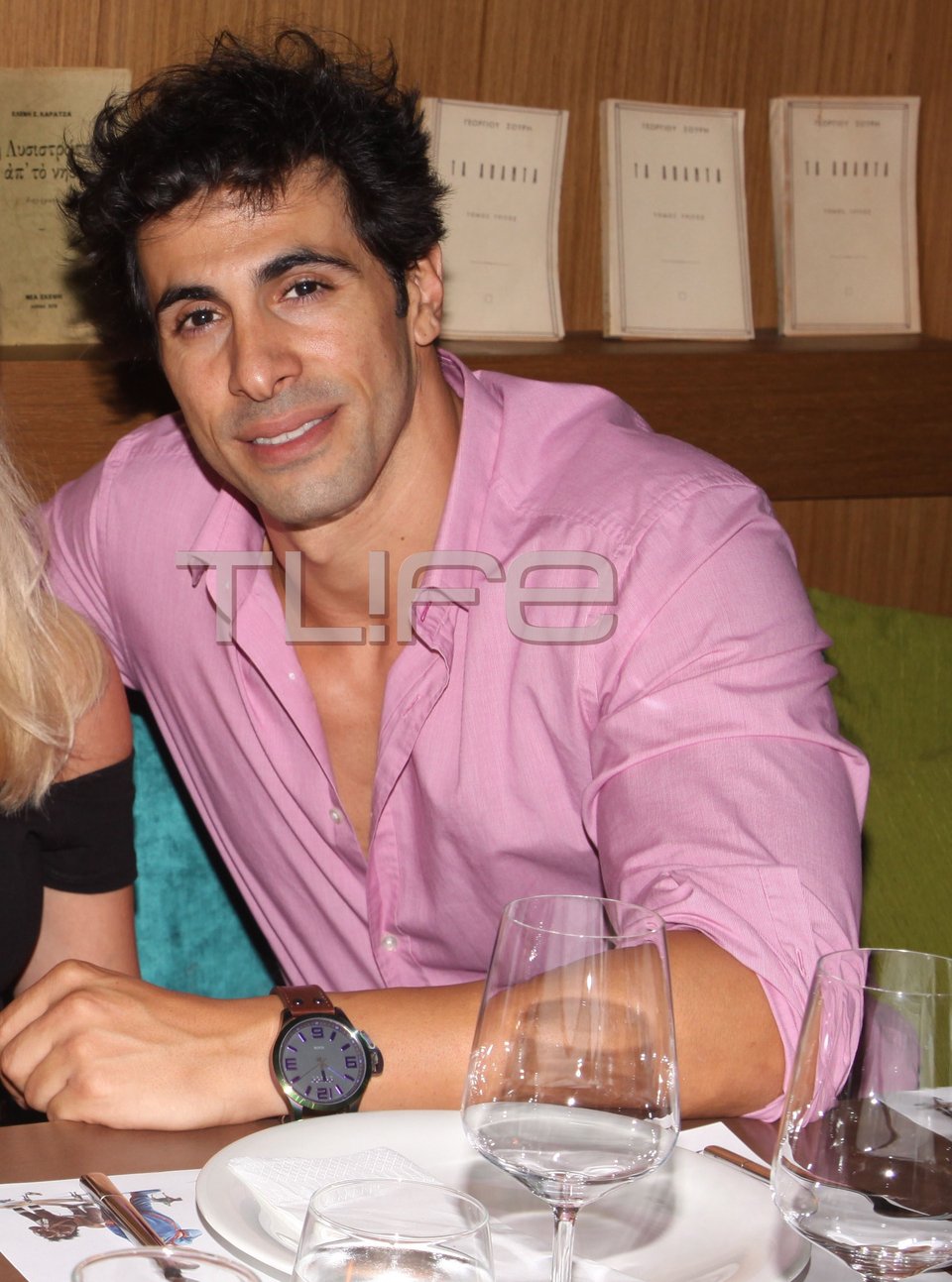 Αγνώριστος ο σέξι Γιώργος Παράσχος: Ξυρίστηκε και κουρεύτηκε [εικόνες] | iefimerida.gr 2