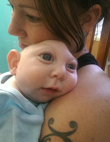 Ο μικρός μαχητής που διέψευσε τους επιστήμονες – Γεννήθηκε χωρίς εγκέφαλο και έγινε ενός έτους [εικόνες] | iefimerida.gr 5