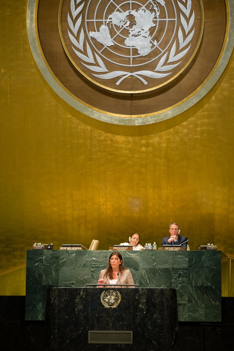 Το απίστευτο βλέμμα προς την Ζωή Κωνσταντοπούλου όταν μιλάει στον ΟΗΕ [εικόνες] | iefimerida.gr 1