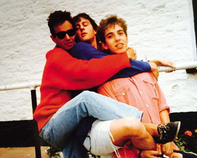 Piggate: Γελάει η Αγγλία με το «ερωτικό» σκάνδαλο του Κάμερον με γουρούνι [εικόνες] | iefimerida.gr 3