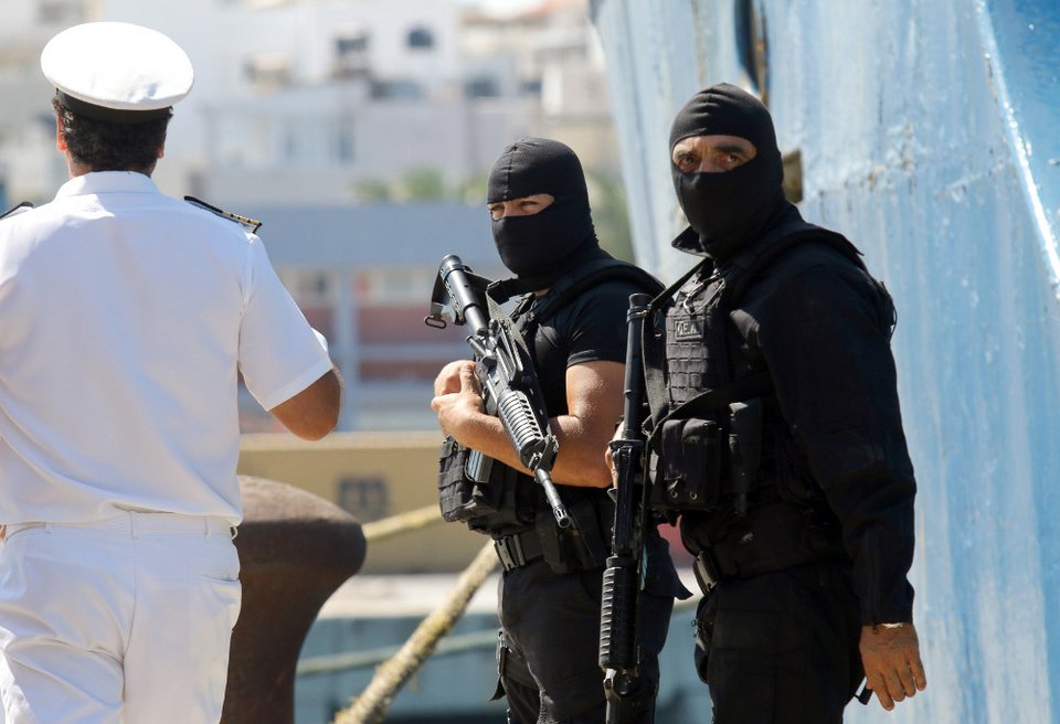 Το «ρεσάλτο» των ειδικών δυνάμεων της ΕΛ.ΑΣ. στο πλοίο «HADDAD 1» που μετέφερε όπλα στους τζιχαντιστές [εικόνες] | iefimerida.gr 9