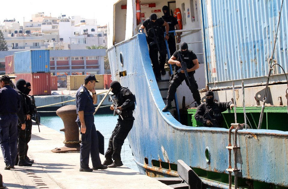 Το «ρεσάλτο» των ειδικών δυνάμεων της ΕΛ.ΑΣ. στο πλοίο «HADDAD 1» που μετέφερε όπλα στους τζιχαντιστές [εικόνες] | iefimerida.gr 1