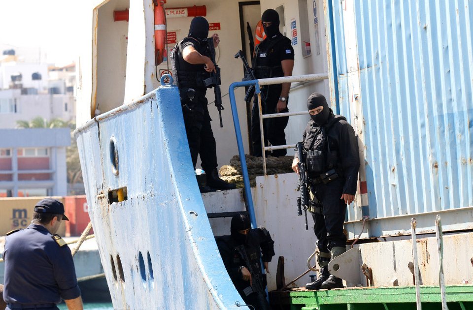 Το «ρεσάλτο» των ειδικών δυνάμεων της ΕΛ.ΑΣ. στο πλοίο «HADDAD 1» που μετέφερε όπλα στους τζιχαντιστές [εικόνες] | iefimerida.gr 2