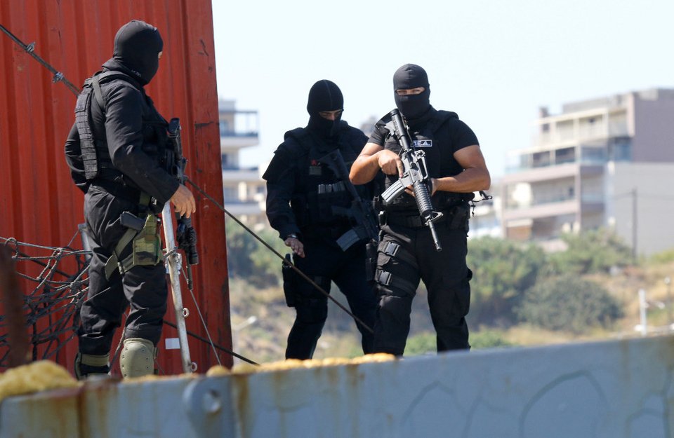 Το «ρεσάλτο» των ειδικών δυνάμεων της ΕΛ.ΑΣ. στο πλοίο «HADDAD 1» που μετέφερε όπλα στους τζιχαντιστές [εικόνες] | iefimerida.gr 4