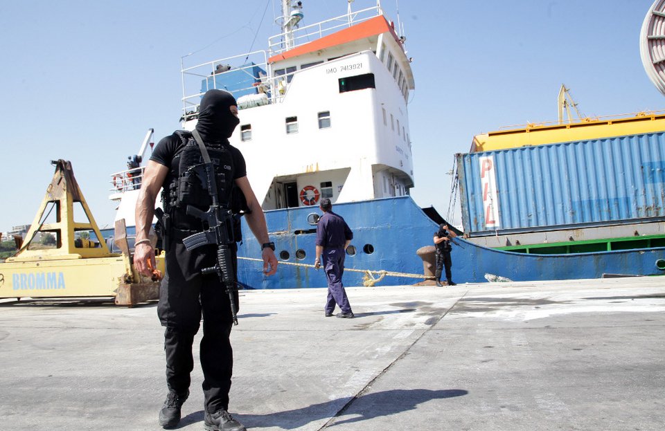 Το «ρεσάλτο» των ειδικών δυνάμεων της ΕΛ.ΑΣ. στο πλοίο «HADDAD 1» που μετέφερε όπλα στους τζιχαντιστές [εικόνες] | iefimerida.gr 6