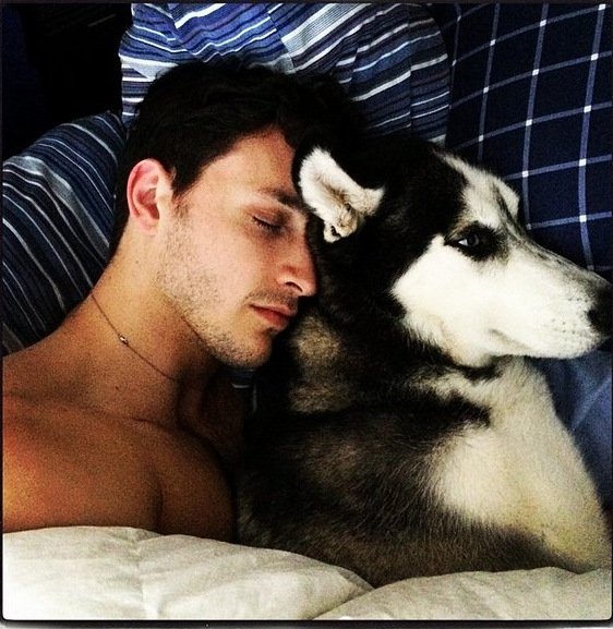 Αυτός είναι ο γαλανομάτης σέξι γιατρός που «τρελαίνει» το Instagram [εικόνες] | iefimerida.gr 7