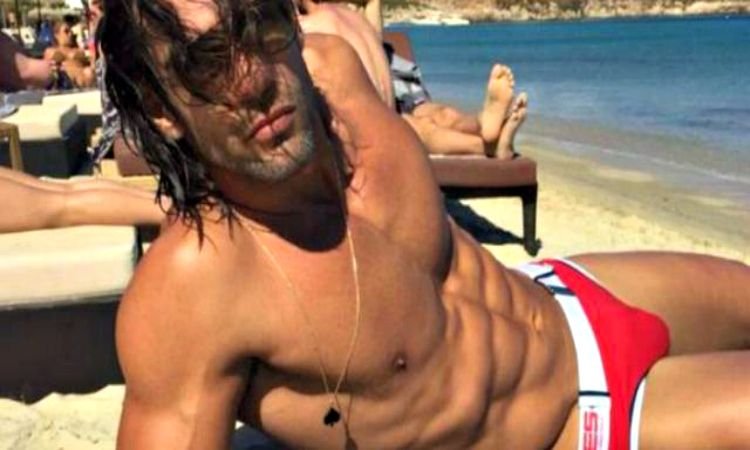 Ο Σπαλιάρας φορούσε ενίσχυση στο κόκκινο μαγιό; [εικόνες] | iefimerida.gr 1