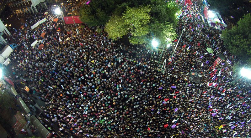 Τσίπρας από το Σύνταγμα: Οχι μόνο θα κερδίσουμε αλλά θα κάνουμε και ισχυρή κυβέρνηση [εικόνες] | iefimerida.gr 1