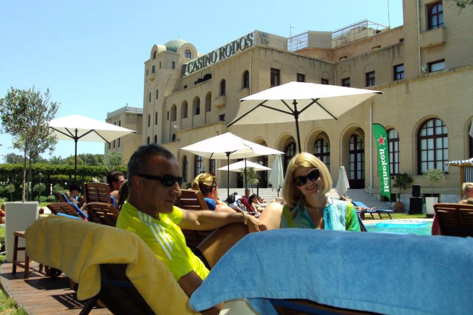 Παντρεύεται ο... επικηρυγμένος των καζίνο - Ο γάμος του Τζον Τάραμας στην Αμαλιάδα [εικόνες] | iefimerida.gr 6