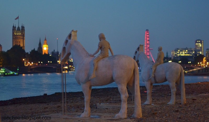 Οι τέσσερις ιππότες της Αποκάλυψης στον Τάμεση: Ενα πρωτότυπο installation [εικόνες] | iefimerida.gr 4