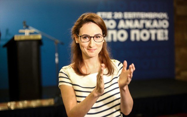 Μια 25χρονη κοκκινομάλλα ακτιβίστρια πρώτη στο Επικρατείας των ΑΝΕΛ -Η Μις «edosafakelaki.org» [εικόνες] | iefimerida.gr 0