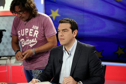 Δείτε τον 20άρη Τσίπρα με μούσια και μαλλί αφάνα να δίνει συνέντευξη [βίντεο] | iefimerida.gr 1