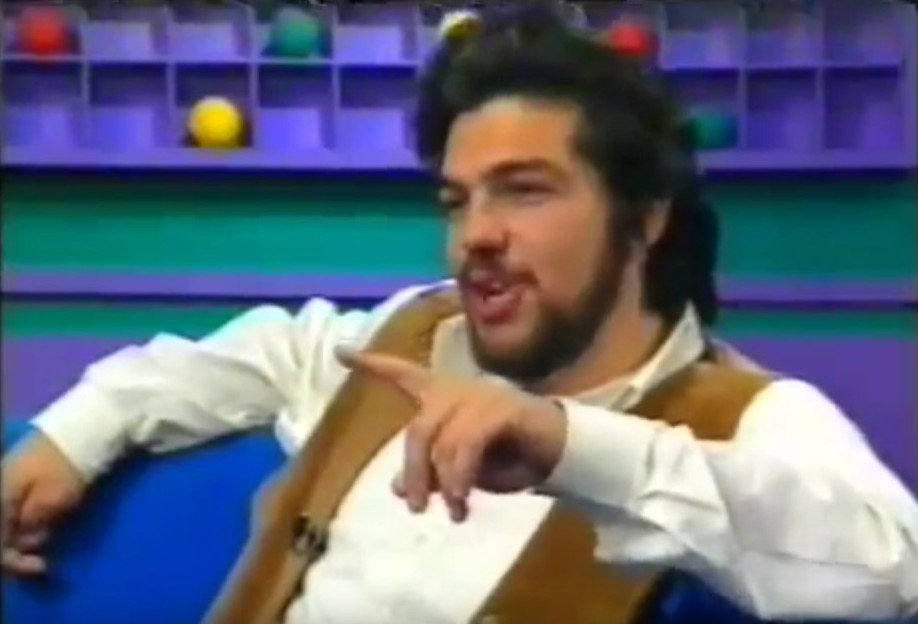 Δείτε τον 20άρη Τσίπρα με μούσια και μαλλί αφάνα να δίνει συνέντευξη [βίντεο] | iefimerida.gr 0