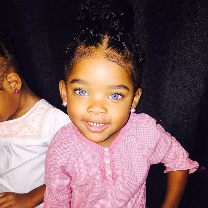 Οι δίδυμες που «ξεσηκώνουν» τη μόδα - Μοντέλα ετών τεσσάρων [εικόνες & βίντεο] | iefimerida.gr 6