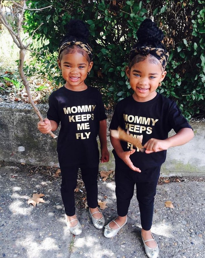 Οι δίδυμες που «ξεσηκώνουν» τη μόδα - Μοντέλα ετών τεσσάρων [εικόνες & βίντεο] | iefimerida.gr 1