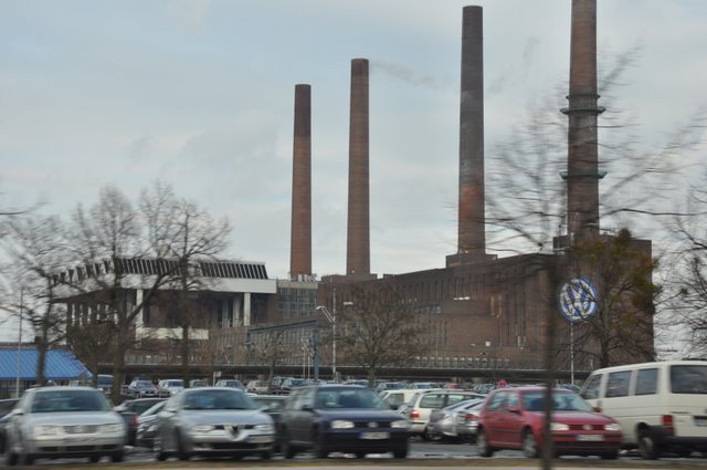 Βόλφσμπουργκ: Η πόλη που χτίστηκε και ζει χάρη στη Volkswagen - Το σήμα VW υπάρχει παντού, οι κάτοικοι αναπνέουν από και για  το εργοστάσιο [εικόνες] | iefimerida.gr 4